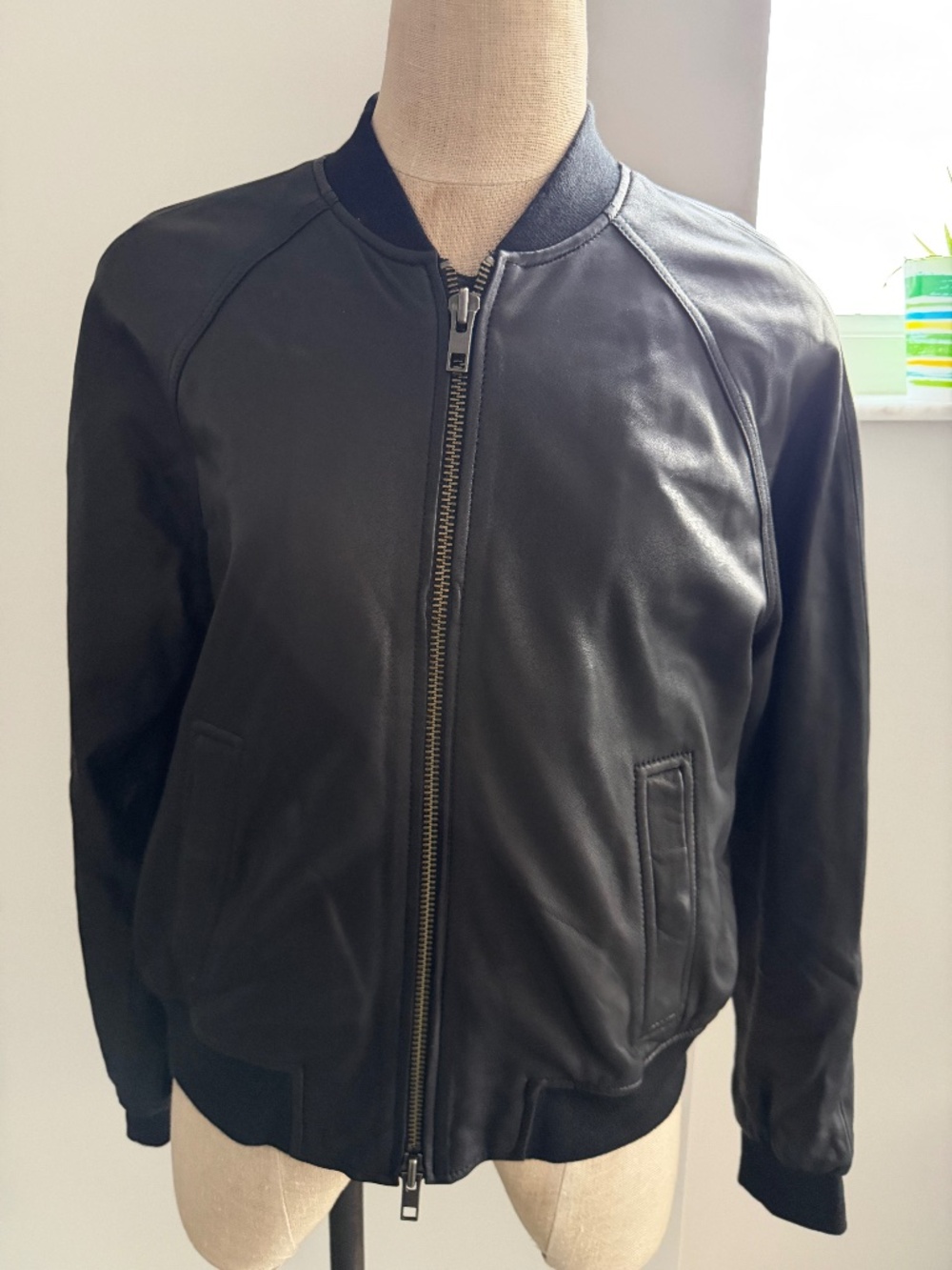 Vince Leather Bomber in Black Size M